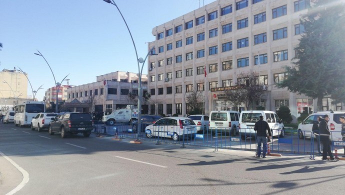 HDP'li beş belediyeye kayyım atandı, eşbaşkanlar gözaltına alındı